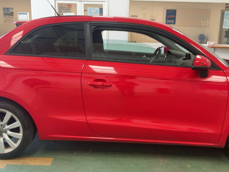 Audi A1 1.6 TDI Attraction 2011 – снимка 10