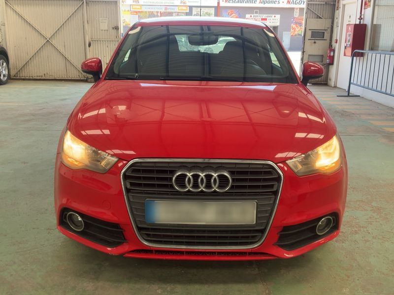 Audi A1 1.6 TDI Attraction 2011 – снимка 14