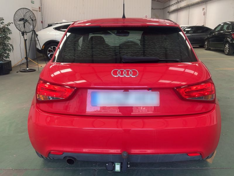 Audi A1 1.6 TDI Attraction 2011 – снимка 7