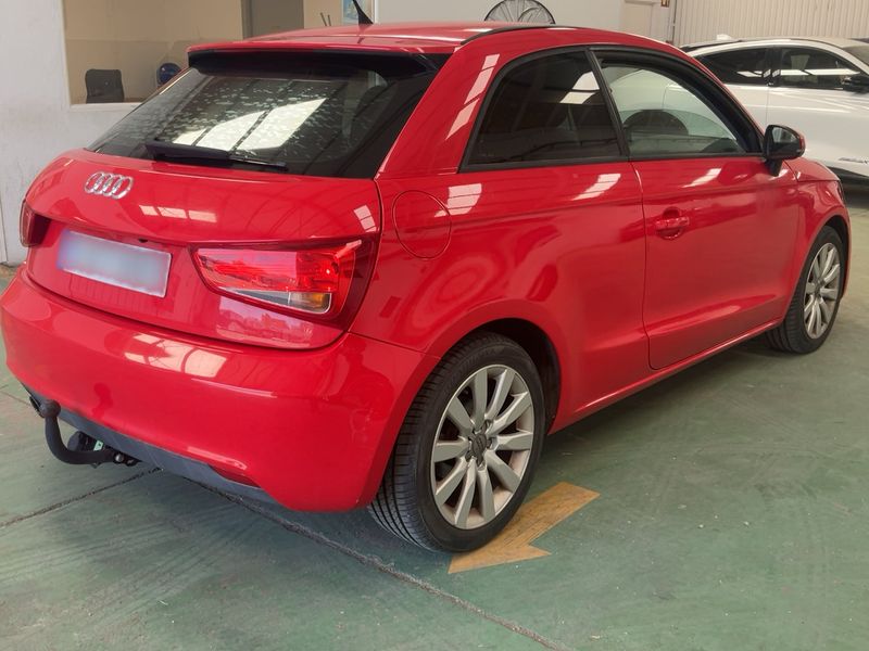 Audi A1 1.6 TDI Attraction 2011 – снимка 8