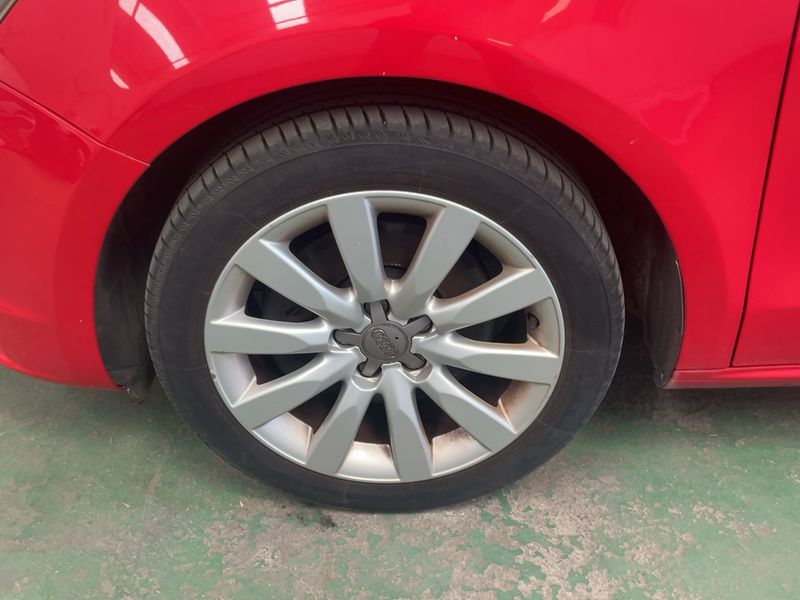Audi A1 1.6 TDI Attraction 2011 – снимка 3