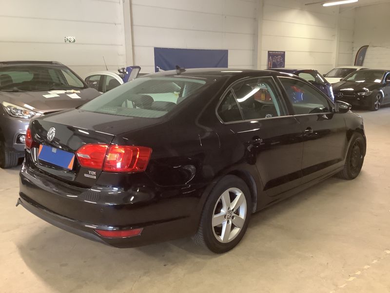Volkswagen Jetta 1.6 TDI Comfortline BlueMotion Tech 2014 – снимка 2