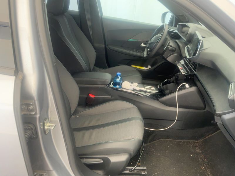 Peugeot 2008 1.2 PureTech Allure Pack 2023 – снимка 16