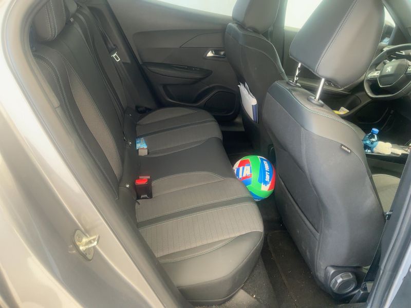 Peugeot 2008 1.2 PureTech Allure Pack 2023 – снимка 19