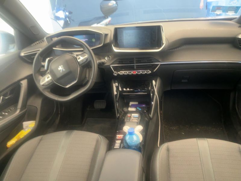 Peugeot 2008 1.2 PureTech Allure Pack 2023 – снимка 17