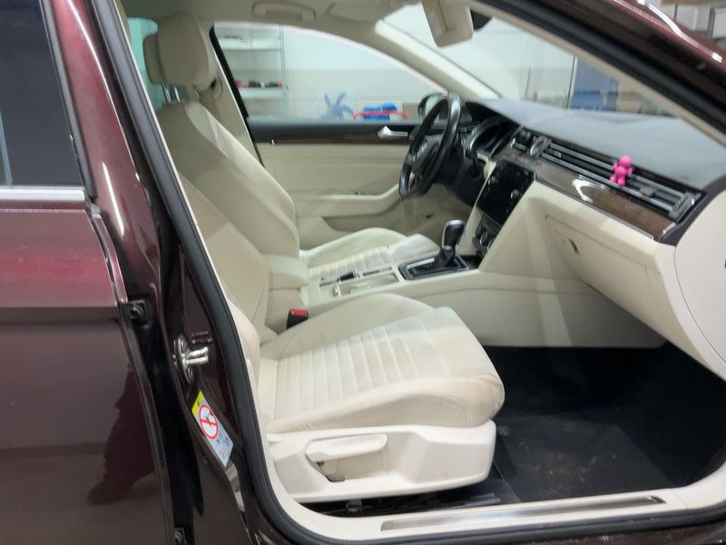 Volkswagen Passat 2.0 TDI Highline BlueMotion Tech 2017 – снимка 17
