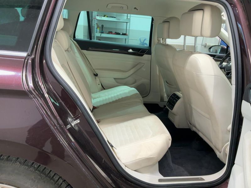 Volkswagen Passat 2.0 TDI Highline BlueMotion Tech 2017 – снимка 20