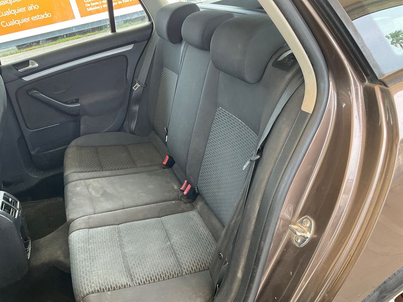 Volkswagen Golf VI 1.6 TDI Advance 2012 – снимка 11