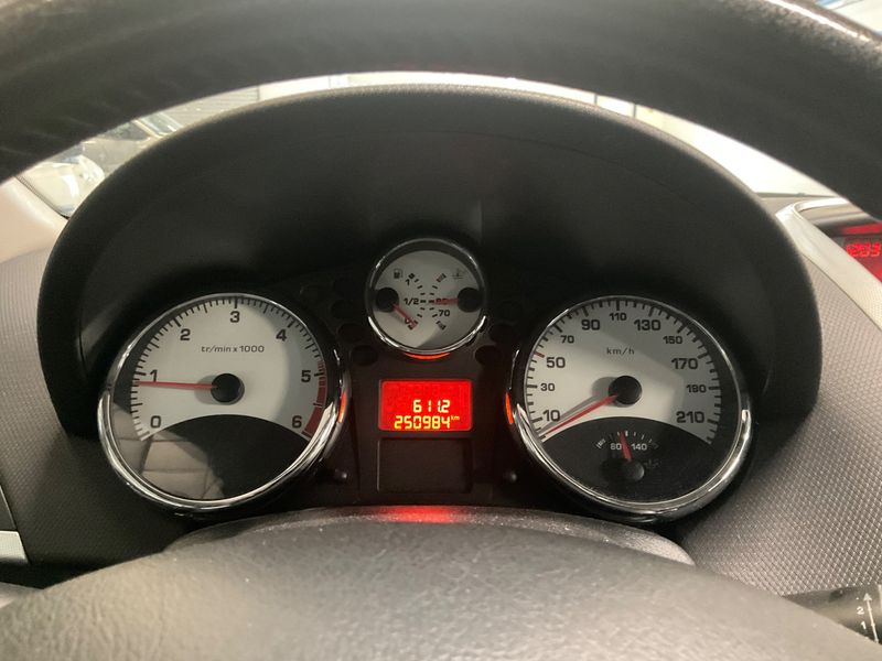 Peugeot 207 1.6 HDi Premium 2007 – снимка 4