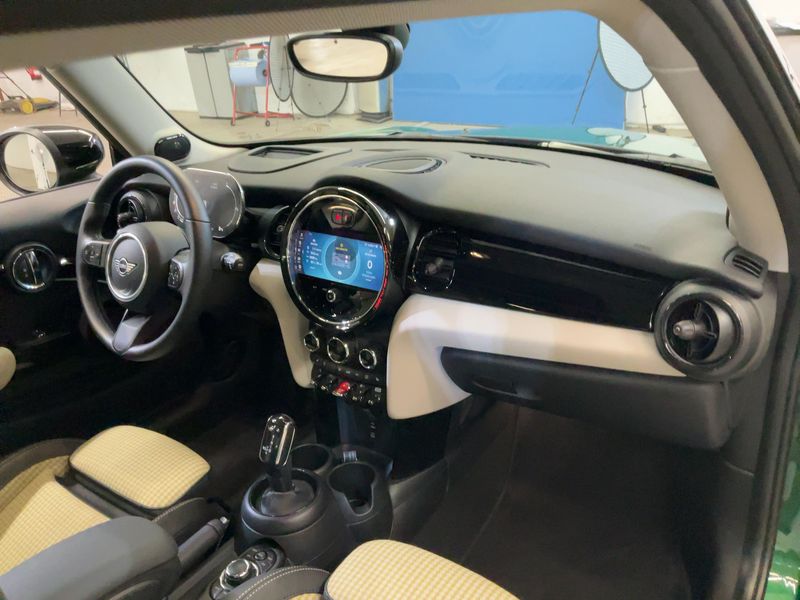 MINI Cooper Classic Trim 2022 – снимка 18