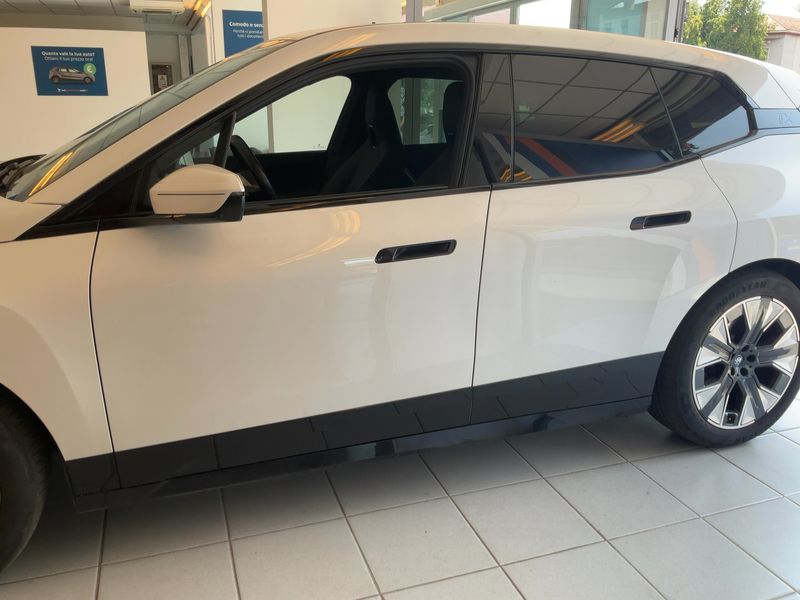 BMW iX iX 40 xDrive Sport 2022 – снимка 4