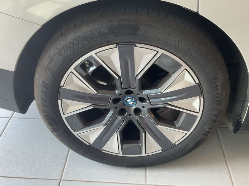 BMW iX iX 40 xDrive Sport 2022 – снимка 9