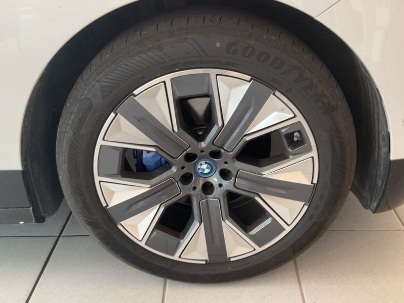 BMW iX iX 40 xDrive Sport 2022 – снимка 11