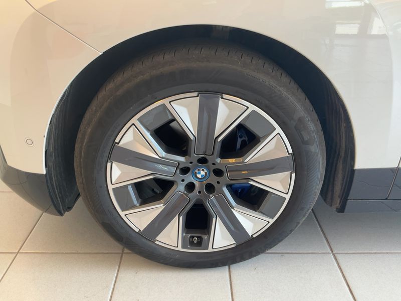 BMW iX iX 40 xDrive Sport 2022 – снимка 3