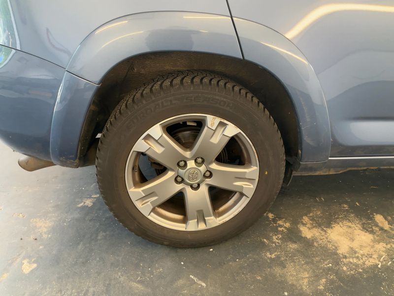 Toyota RAV 4 2.2 D-4D Executive 2010 – снимка 9