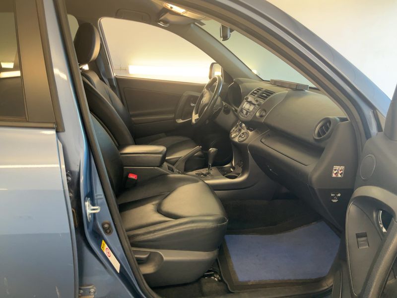 Toyota RAV 4 2.2 D-4D Executive 2010 – снимка 16