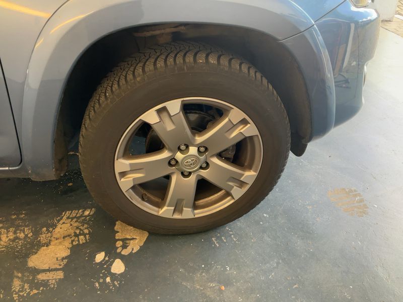 Toyota RAV 4 2.2 D-4D Executive 2010 – снимка 11