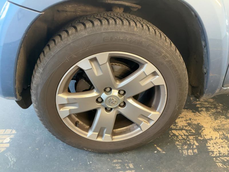 Toyota RAV 4 2.2 D-4D Executive 2010 – снимка 3