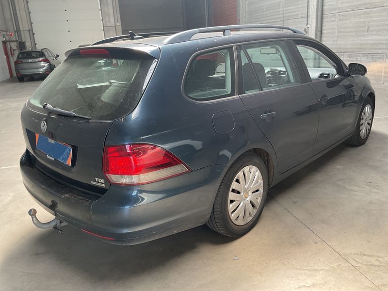 Volkswagen Golf VI 1.6 TDI Trendline BlueMotion Tech 2010 – снимка 2
