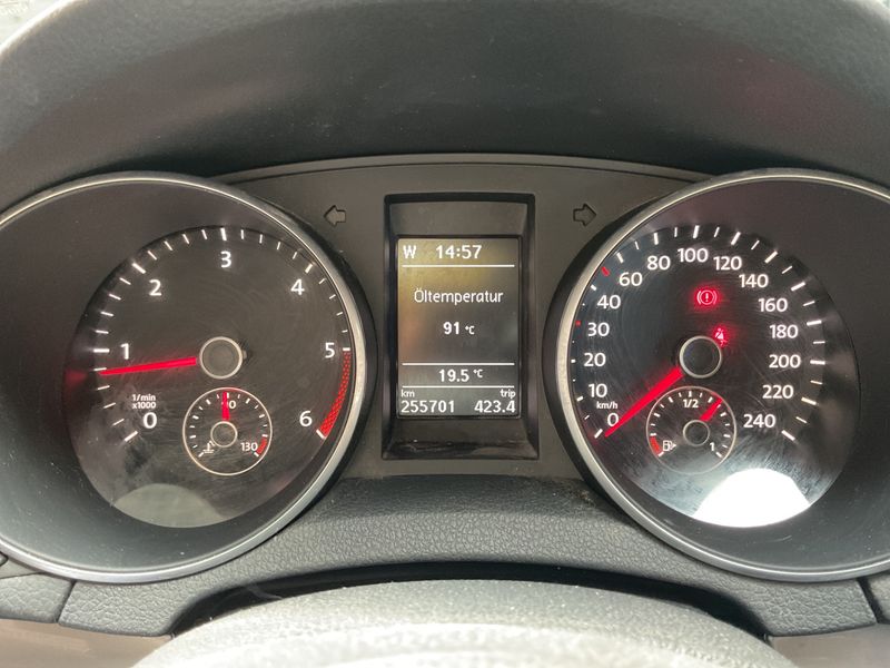 Volkswagen Golf VI 1.6 TDI Trendline BlueMotion Tech 2010 – снимка 4
