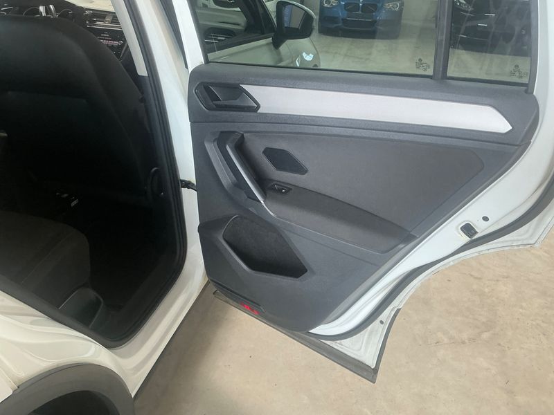 Volkswagen Tiguan 2.0 TDI Trendline BlueMotion Tech 2017 – снимка 24