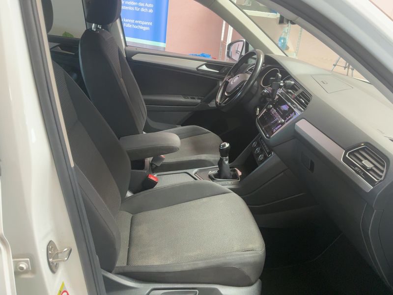 Volkswagen Tiguan 2.0 TDI Trendline BlueMotion Tech 2017 – снимка 17