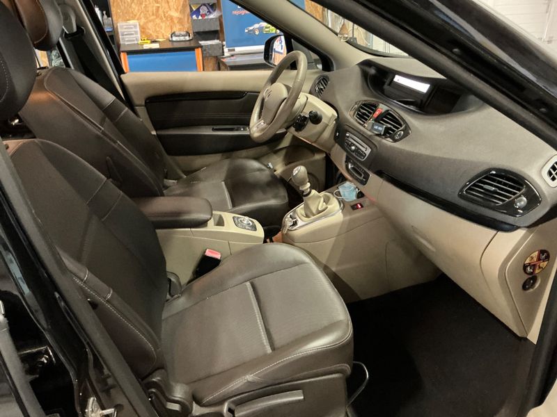 Renault Scenic 1.9 dCi Luxe 2011 – снимка 3