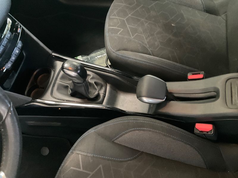 Peugeot 2008 1.2 PureTech Signature 2019 – снимка 27