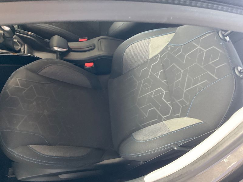 Peugeot 2008 1.2 PureTech Signature 2019 – снимка 26