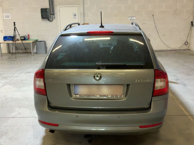 Skoda Octavia 1.6 TDI Ambition 2013 – снимка 7