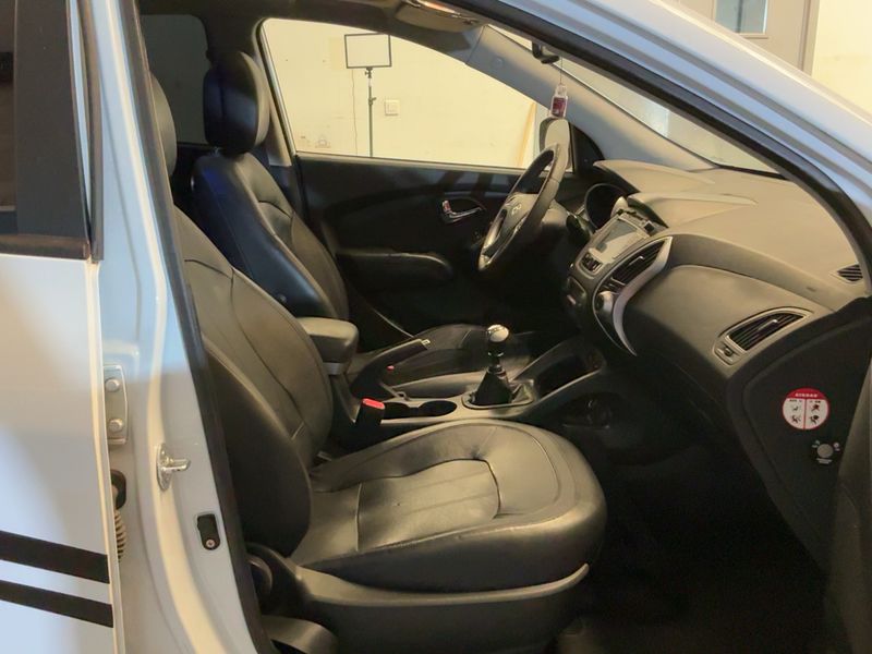 Hyundai ix35 1.7 CRDi Comfort 2WD 2010 – снимка 16