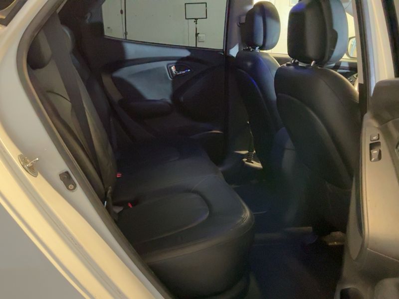 Hyundai ix35 1.7 CRDi Comfort 2WD 2010 – снимка 19