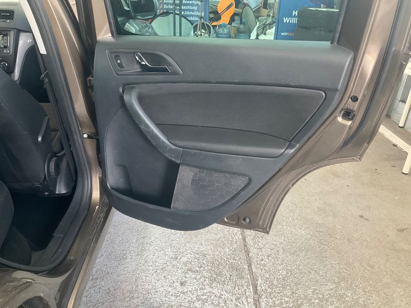 Skoda Yeti 2.0 TDI Elegance 4x4 2014 – снимка 31