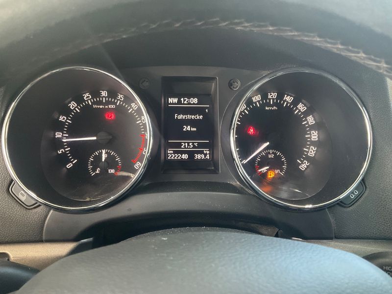 Skoda Yeti 2.0 TDI Elegance 4x4 2014 – снимка 18