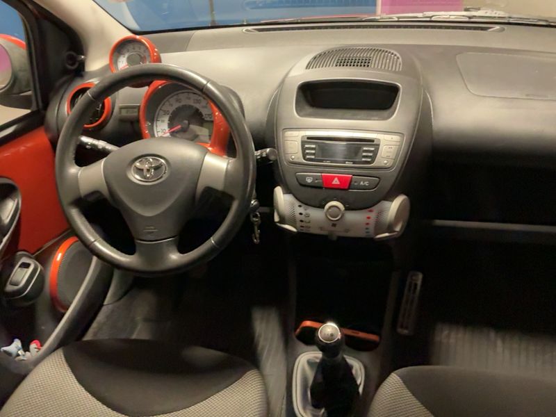 Toyota Aygo 1.0 City 2012 – снимка 18