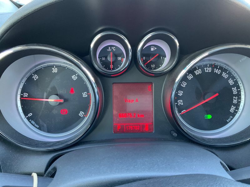 Opel Astra 2.0 CDTI Cosmo 2010 – снимка 4