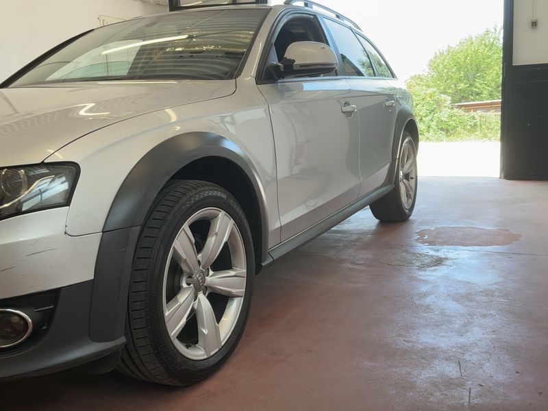 Audi A4 Allroad 2.0 TDI 2009 – снимка на щета