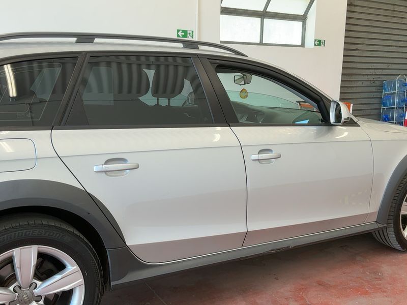 Audi A4 Allroad 2.0 TDI 2009 – снимка на щета