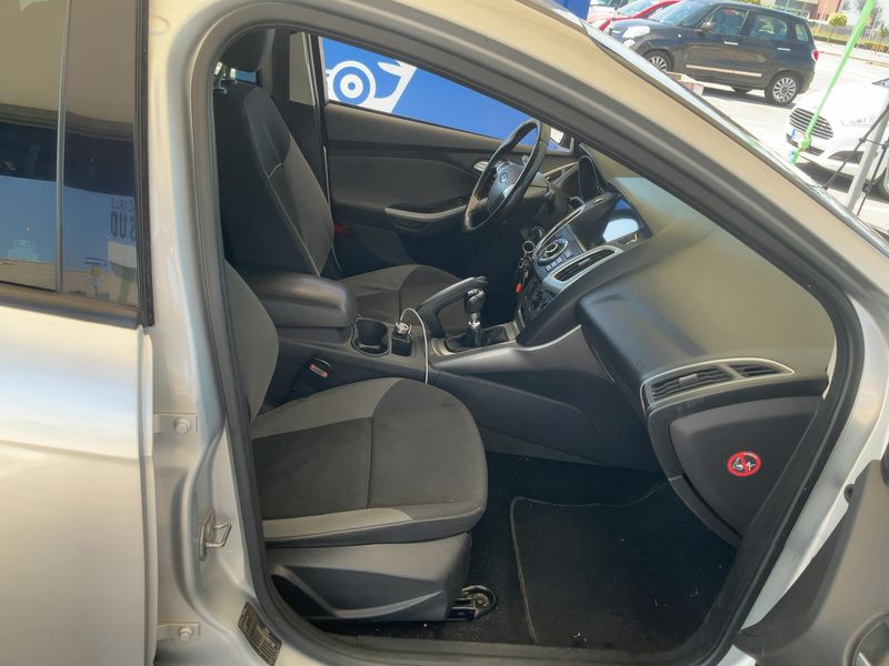 Ford Focus 1.6 TDCi 2013 – снимка 16