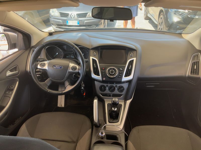 Ford Focus 1.6 TDCi 2013 – снимка 17