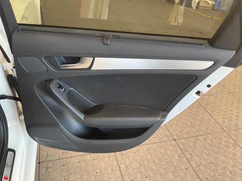 Audi A4 2.0 TFSI S line Sportpaket plus 2011 – снимка 44