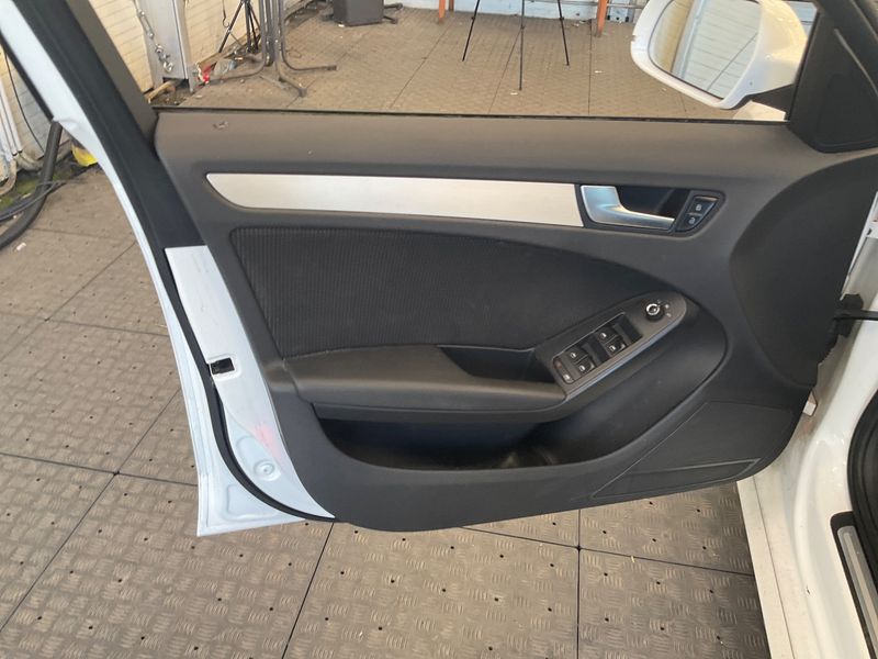 Audi A4 2.0 TFSI S line Sportpaket plus 2011 – снимка 41