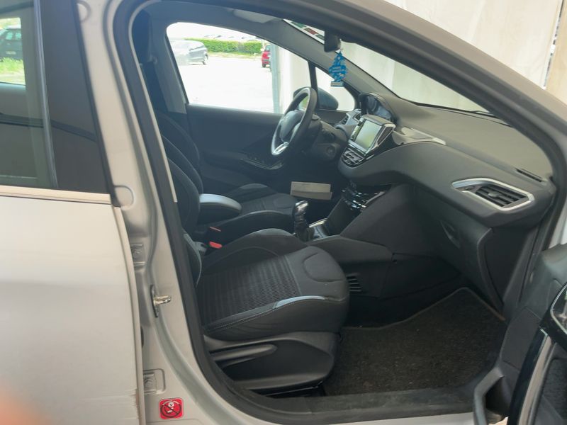 Peugeot 208 1.6 HDi Allure 2014 – снимка 16