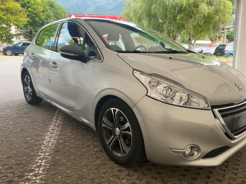 Peugeot 208 1.6 HDi Allure 2014 – снимка 12