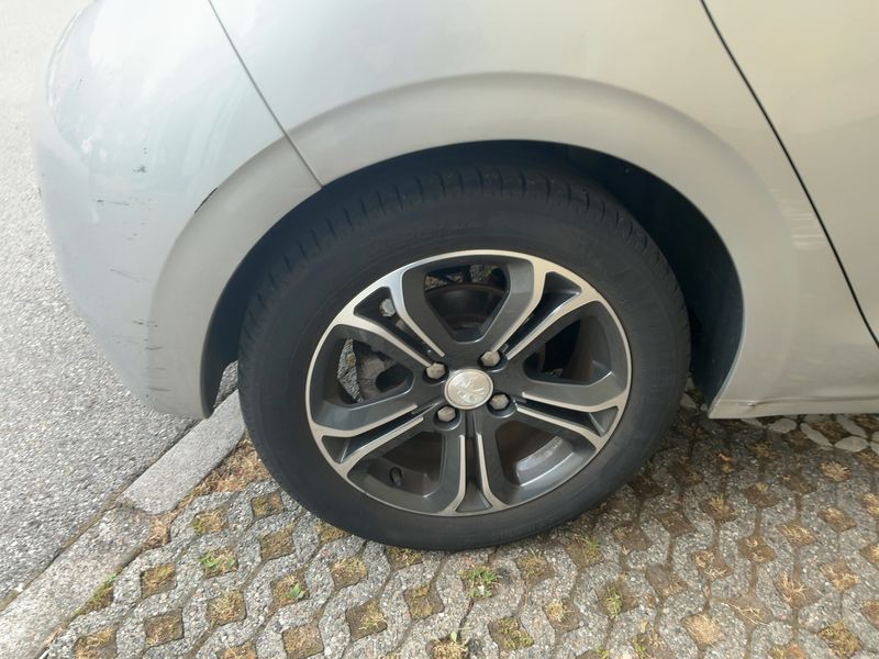 Peugeot 208 1.6 HDi Allure 2014 – снимка 9