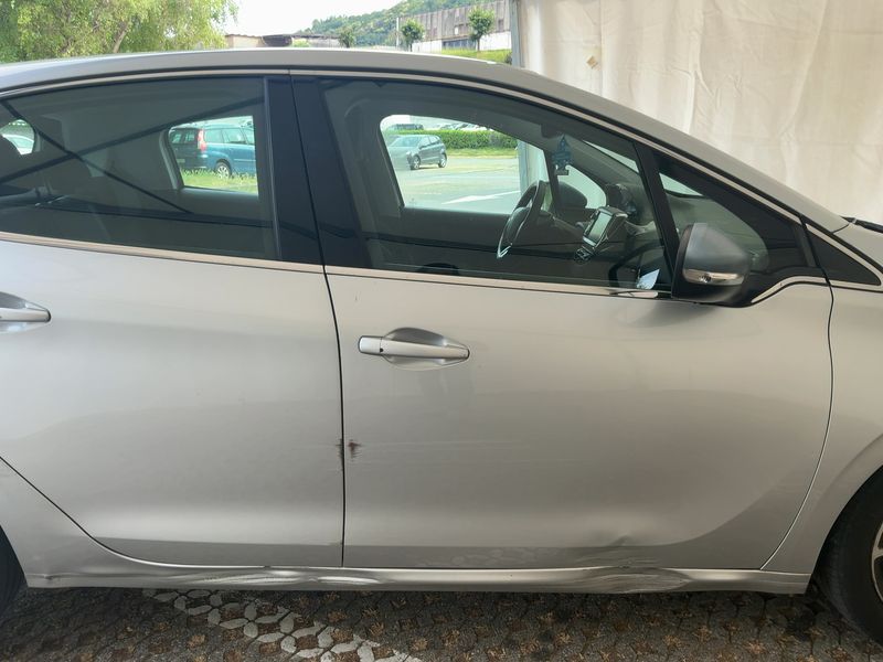 Peugeot 208 1.6 HDi Allure 2014 – снимка 10