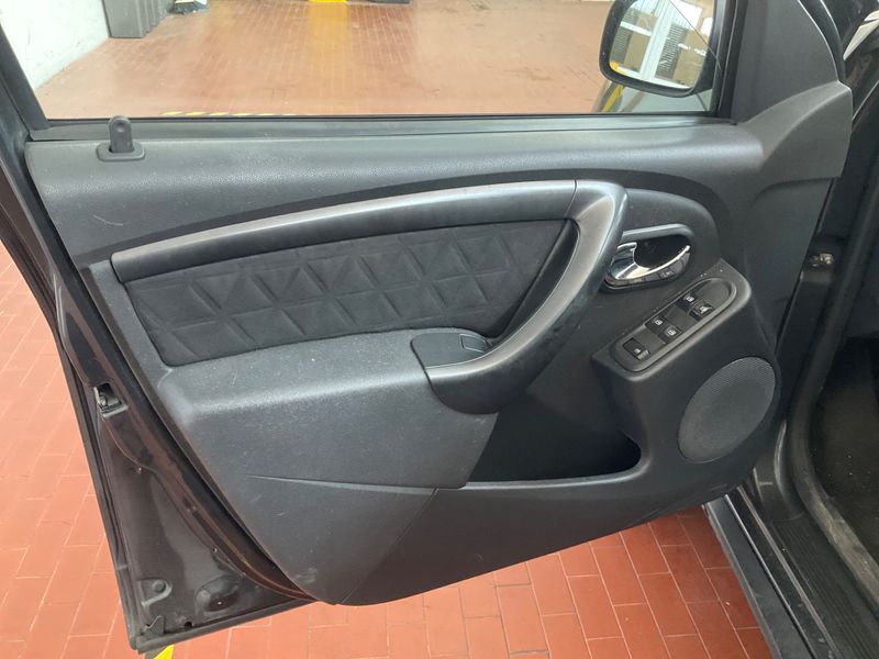Dacia Duster 1.5 dCi Laureate 4x2 2014 – снимка 23