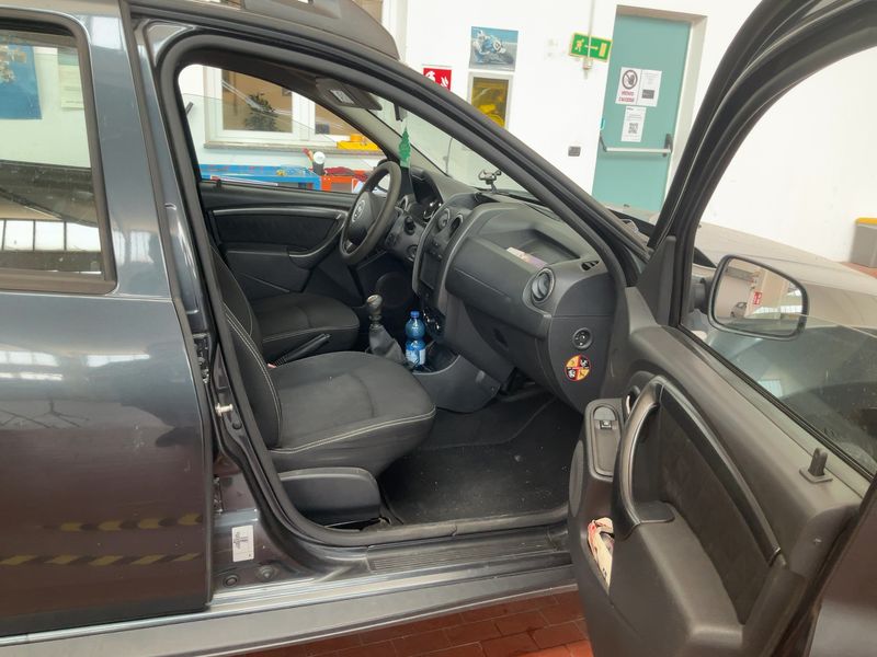Dacia Duster 1.5 dCi Laureate 4x2 2014 – снимка 16