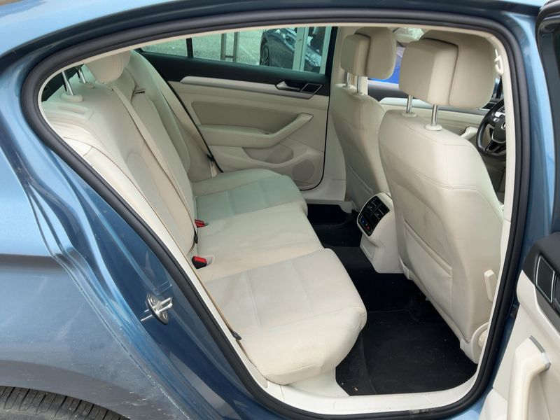 Volkswagen Passat 2.0 TDI Advance BlueMotion Tech 2017 – снимка 19