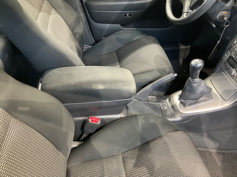 Toyota Avensis 1.8 Executive 2006 – снимка 39